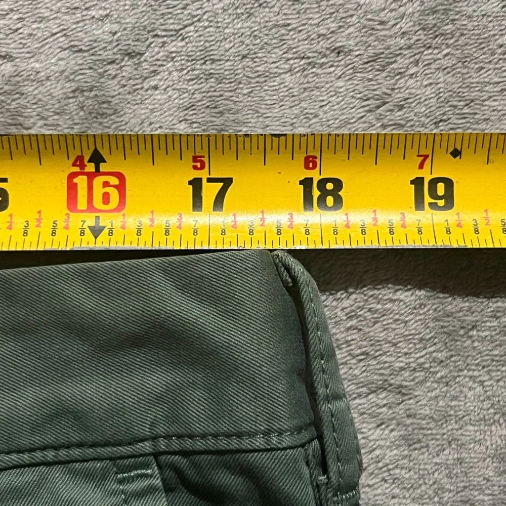 Uniqlo Chino Shorts Mens L Green 7 Inch Inseam 100% Cotton 321-477577